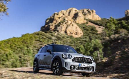 2022 MINI Cooper S Countryman ALL4 Untamed Edition Front Three-Quarter Wallpapers 450x275 (10)