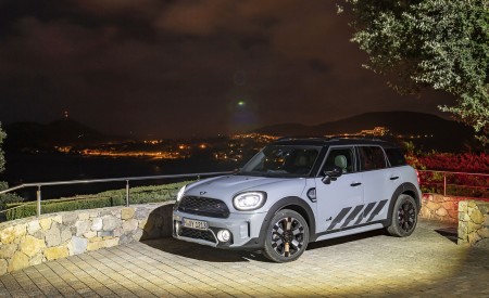 2022 MINI Cooper S Countryman ALL4 Untamed Edition Front Three-Quarter Wallpapers 450x275 (61)