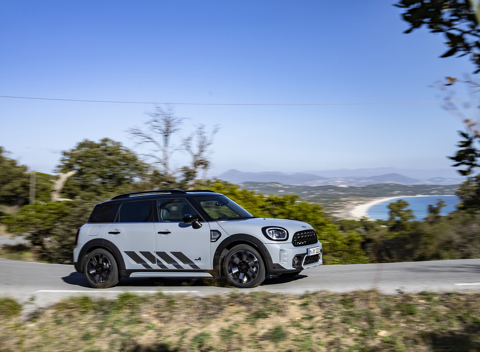 2022 MINI Cooper S Countryman ALL4 Untamed Edition Side Wallpapers  #18 of 118