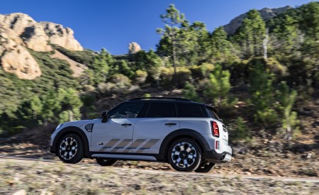 2022 MINI Cooper S Countryman ALL4 Untamed Edition Side Wallpapers 450x275 (2)