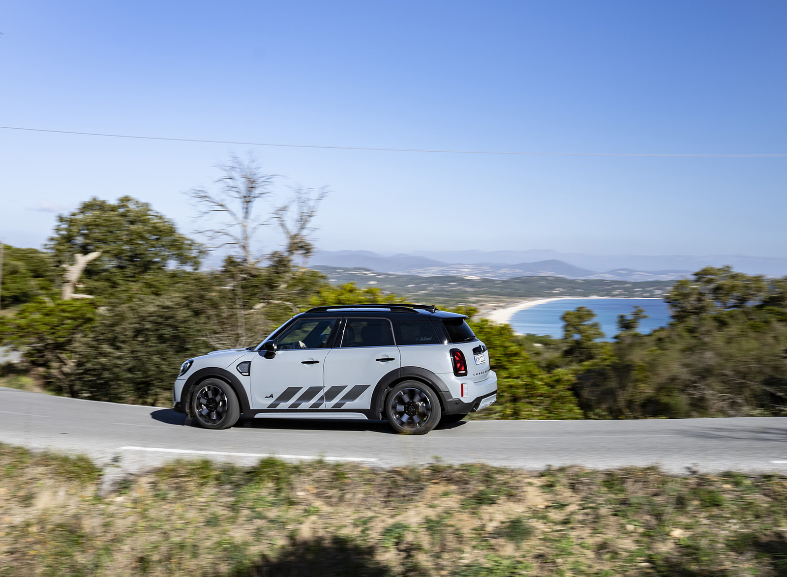 2022 MINI Cooper S Countryman ALL4 Untamed Edition Side Wallpapers #19 of 118