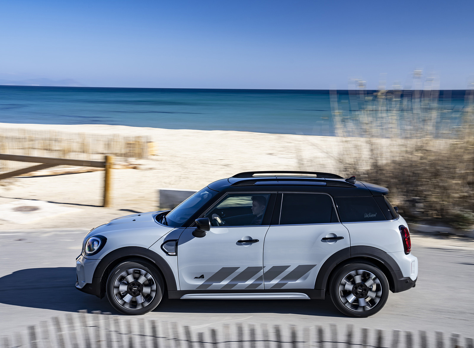 2022 MINI Cooper S Countryman ALL4 Untamed Edition Side Wallpapers #43 of 118