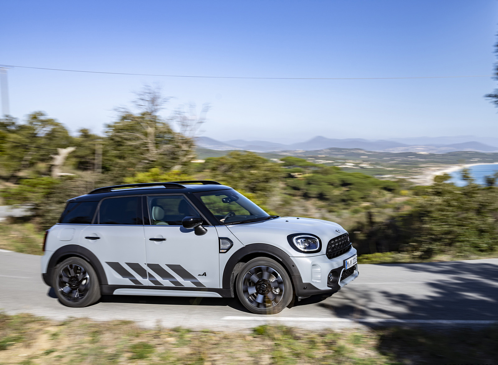 2022 MINI Cooper S Countryman ALL4 Untamed Edition Side Wallpapers #20 of 118
