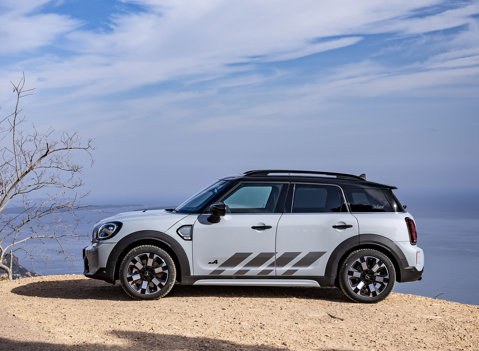 2022 MINI Cooper S Countryman ALL4 Untamed Edition Side Wallpapers #70 of 118