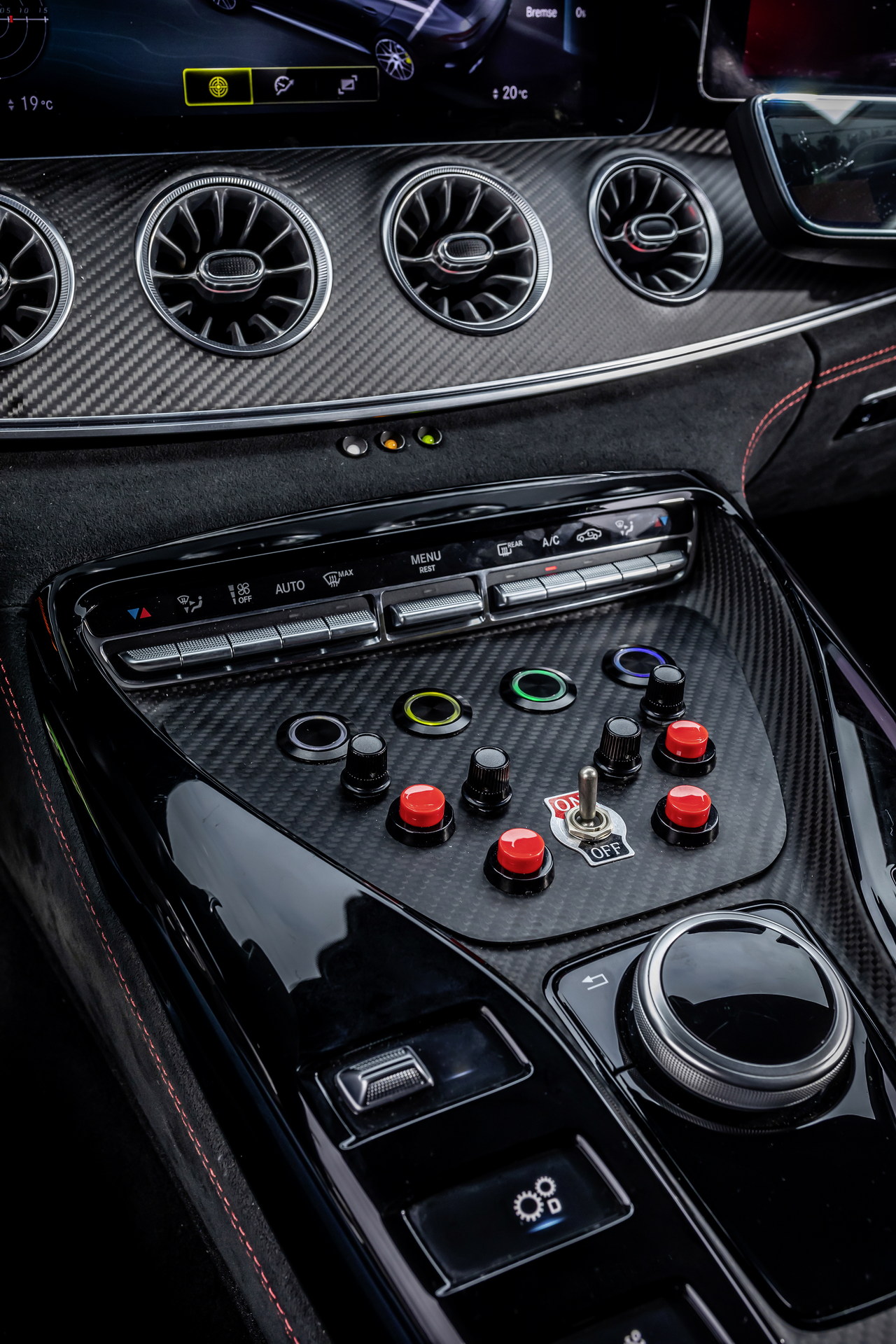 2022 Mercedes-AMG GT 63 S F1 Medical Car Central Console Wallpapers  #33 of 36