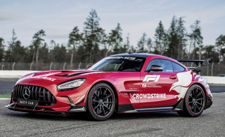 2022 Mercedes-AMG GT Black Series F1 Safety Car Front Three-Quarter Wallpapers 450x275 (13)