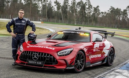 2022 Mercedes-AMG GT Black Series F1 Safety Car Front Three-Quarter Wallpapers 450x275 (18)