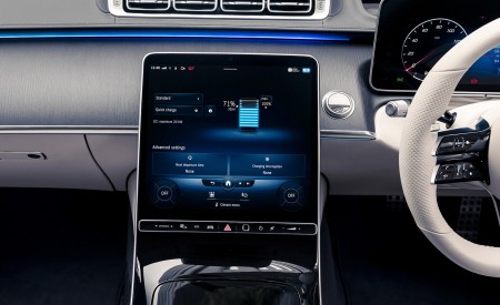2022 Mercedes-Benz S 580 e L Plug-In Hybrid (UK-Spec) Central Console Wallpapers 450x275 (58)