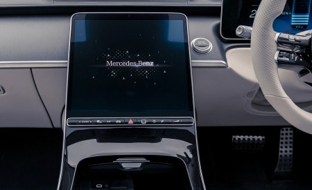 2022 Mercedes-Benz S 580 e L Plug-In Hybrid (UK-Spec) Central Console Wallpapers 450x275 (57)