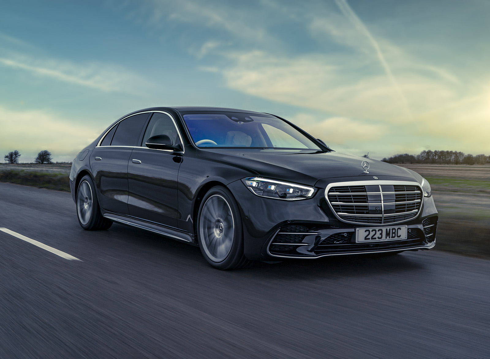 2022 Mercedes-Benz S 580 e L Plug-In Hybrid (UK-Spec) Front Three-Quarter Wallpapers #2 of 63