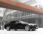 2022 Mercedes-Benz S 580 e L Plug-In Hybrid (UK-Spec) Front Three-Quarter Wallpapers 150x120 (25)