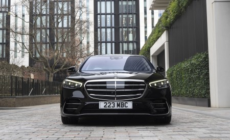 2022 Mercedes-Benz S 580 e L Plug-In Hybrid (UK-Spec) Front Wallpapers 450x275 (28)