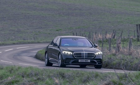 2022 Mercedes-Benz S 580 e L Plug-In Hybrid (UK-Spec) Front Wallpapers 450x275 (9)
