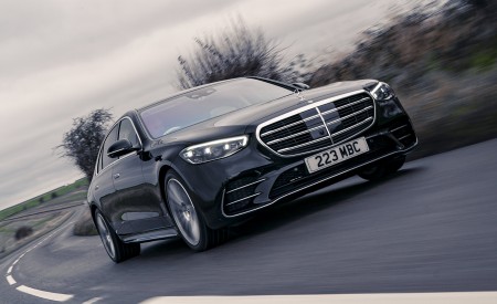2022 Mercedes-Benz S 580 e L Plug-In Hybrid (UK-Spec) Front Wallpapers 450x275 (3)
