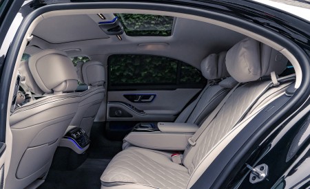 2022 Mercedes-Benz S 580 e L Plug-In Hybrid (UK-Spec) Interior Rear Seats Wallpapers 450x275 (63)