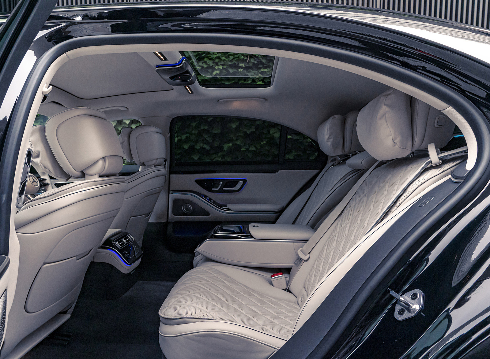 2022 Mercedes-Benz S 580 e L Plug-In Hybrid (UK-Spec) Interior Rear Seats Wallpapers #63 of 63