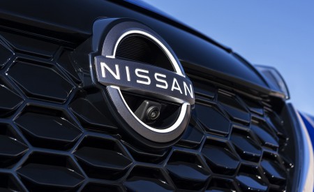 2022 Nissan JUKE Hybrid Badge Wallpapers 450x275 (10)