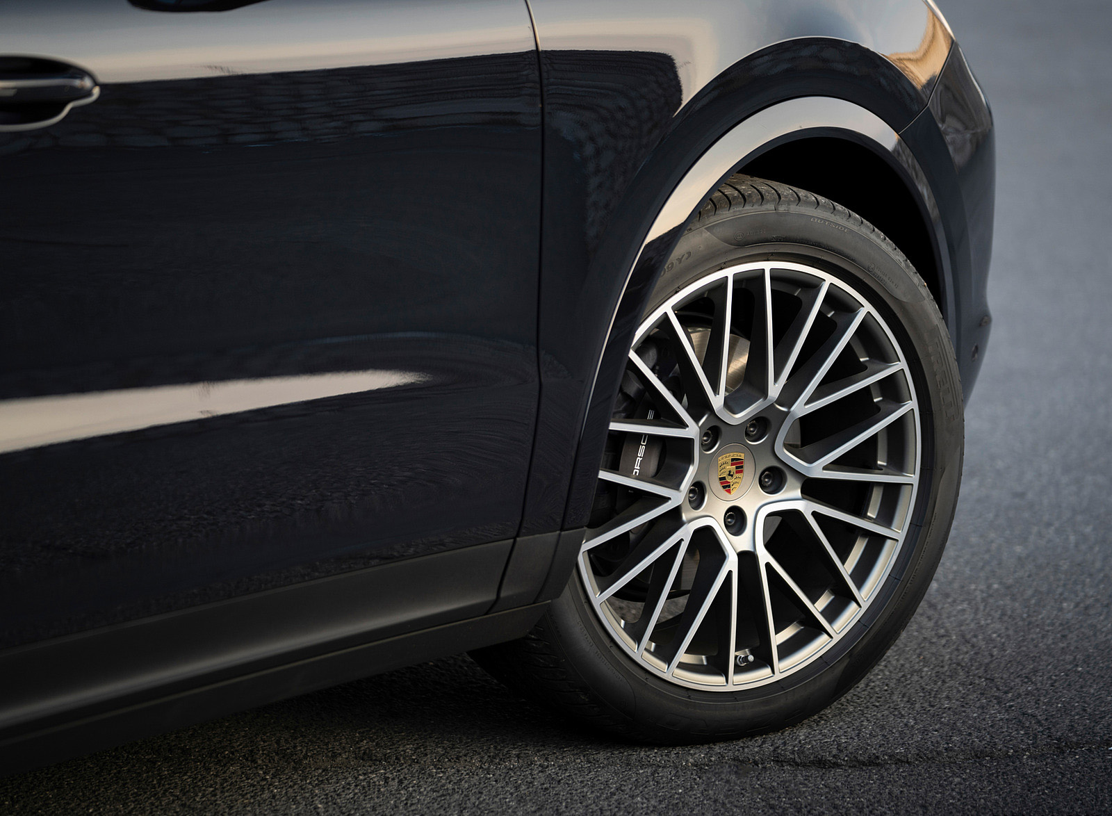 2022 Porsche Cayenne Platinum Edition (Color: Jet Black Metallic) Wheel Wallpapers #19 of 30