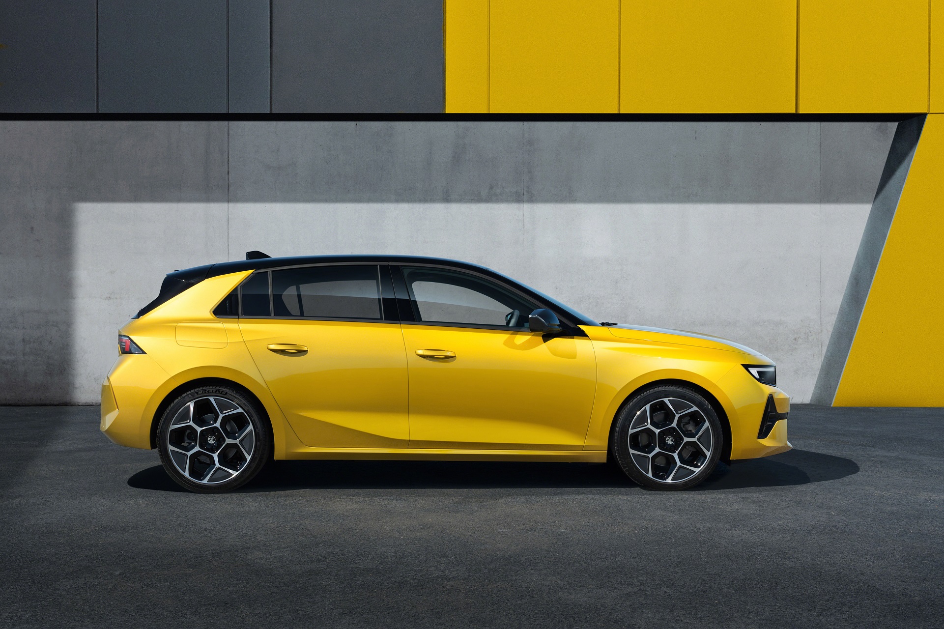 2022 Vauxhall Astra Side Wallpapers (10)