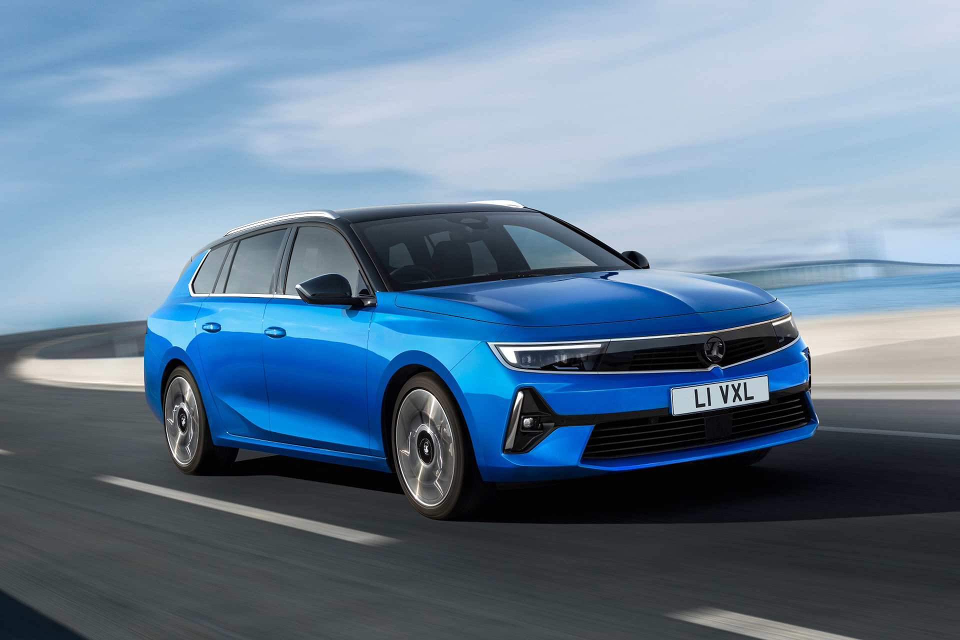 2022 Vauxhall Astra Sports Tourer Front Three-Quarter Wallpapers  (1). Download Wallpaper