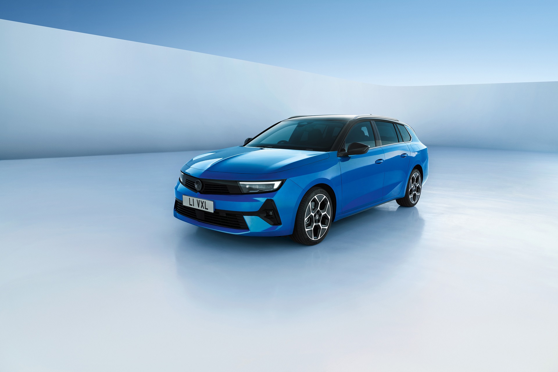 2022 Vauxhall Astra Sports Tourer Front Three-Quarter Wallpapers #15 of 20