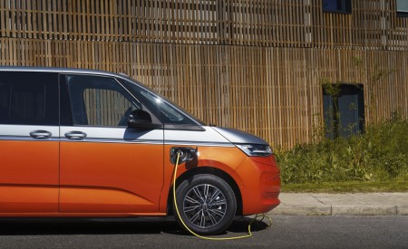 2022 Volkswagen Multivan (UK-Spec) Charging Connector Wallpapers 450x275 (24)