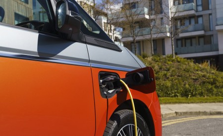 2022 Volkswagen Multivan (UK-Spec) Charging Connector Wallpapers 450x275 (25)