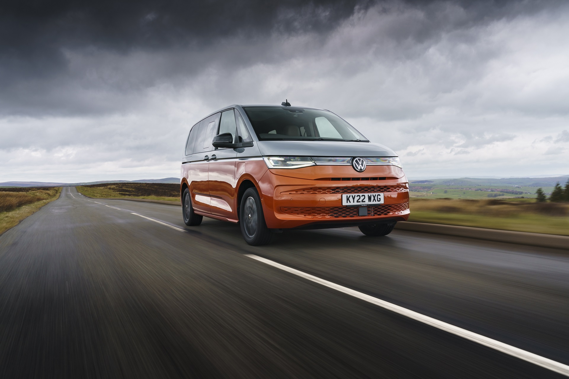 2022 Volkswagen Multivan (UK-Spec) Front Three-Quarter Wallpapers  #7 of 46