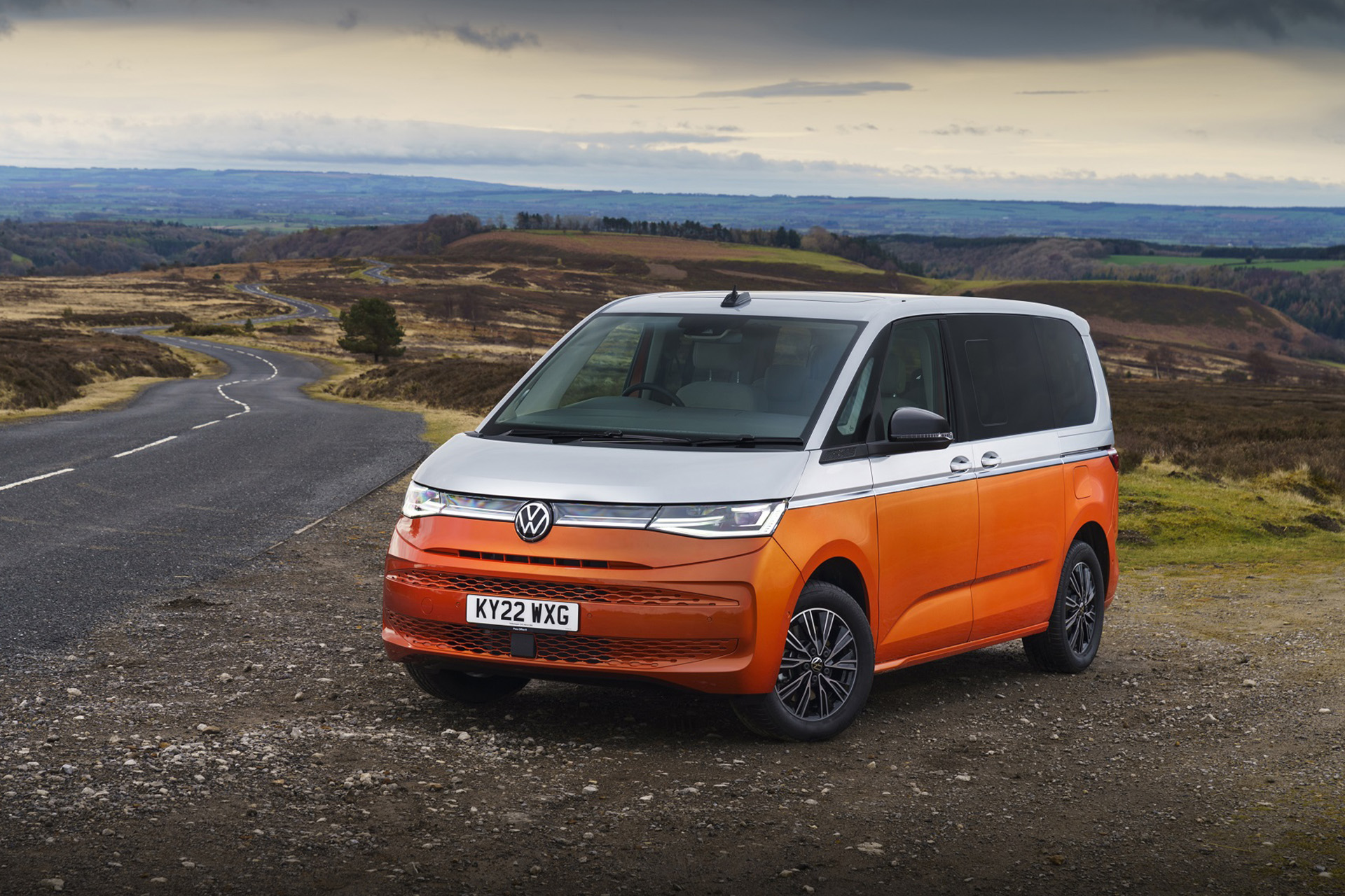 2022 Volkswagen Multivan (UK-Spec) Front Three-Quarter Wallpapers #1 of 46