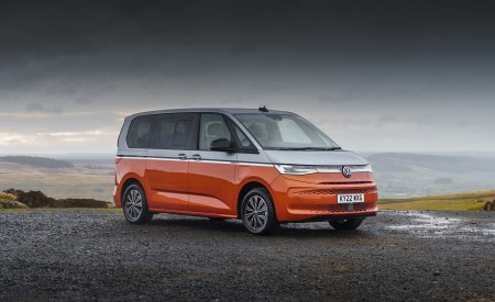 2022 Volkswagen Multivan (UK-Spec) Front Three-Quarter Wallpapers 450x275 (2)