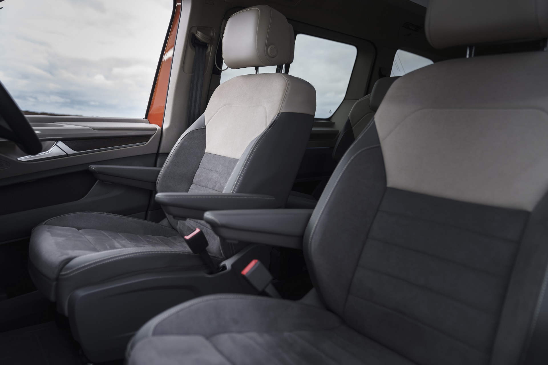 2022 Volkswagen Multivan (UK-Spec) Interior Front Seats Wallpapers #35 of 46