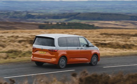 2022 Volkswagen Multivan (UK-Spec) Rear Three-Quarter Wallpapers 450x275 (13)