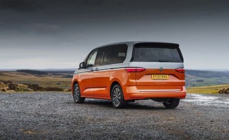 2022 Volkswagen Multivan (UK-Spec) Rear Three-Quarter Wallpapers 450x275 (5)