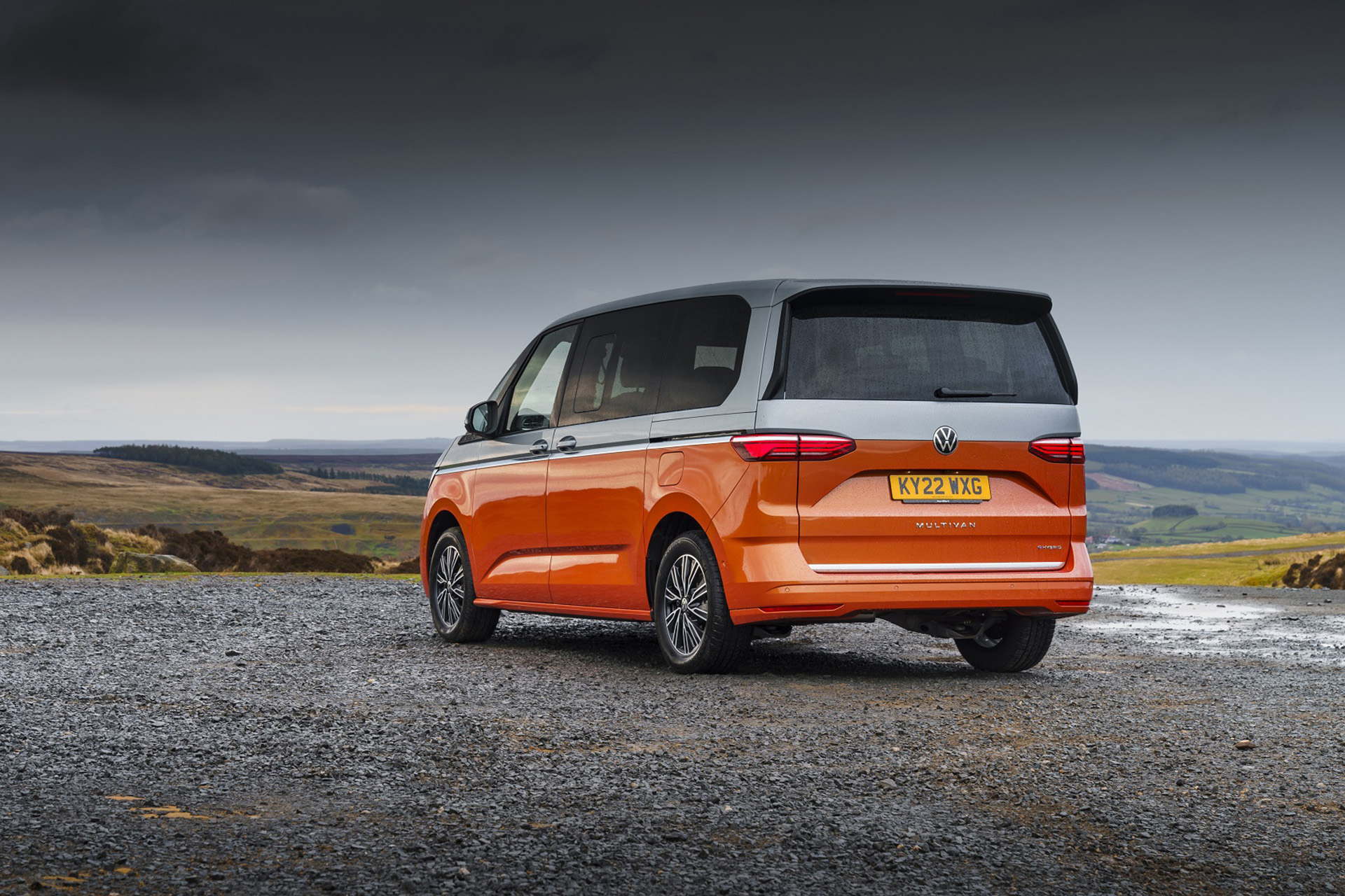2022 Volkswagen Multivan (UK-Spec) Rear Three-Quarter Wallpapers (5)