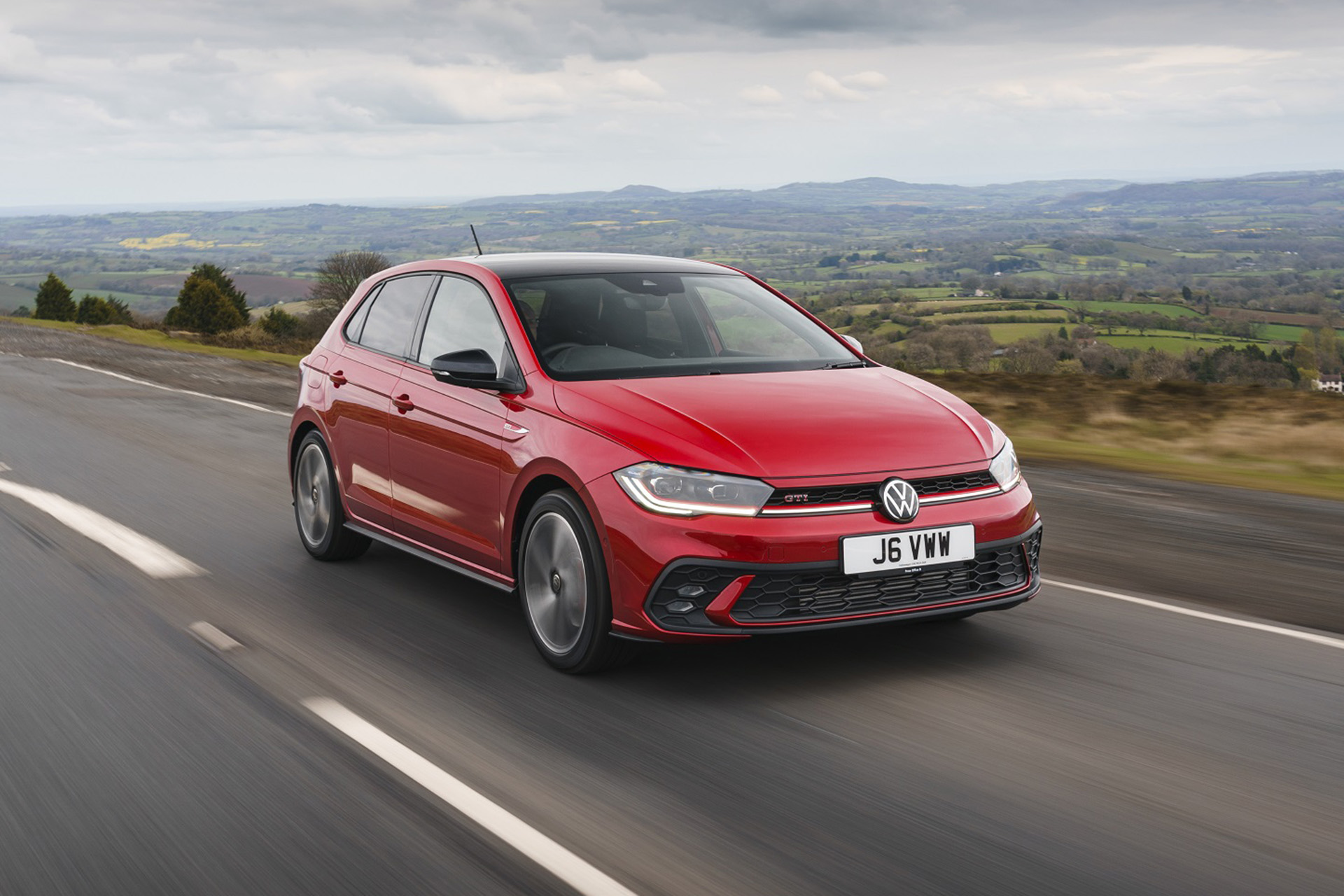 2022 Volkswagen Polo GTI (UK-Spec) Front Three-Quarter Wallpapers #3 of 34