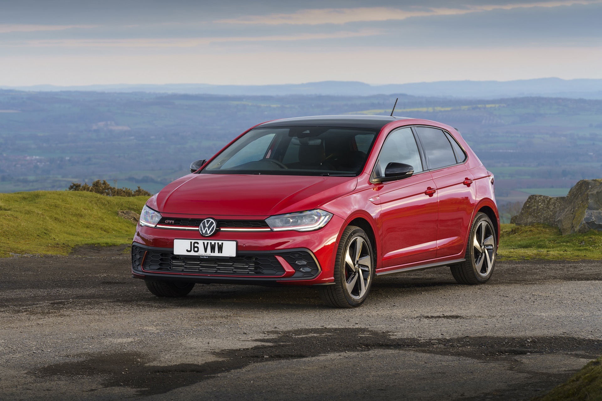 2022 Volkswagen Polo GTI (UK-Spec) Front Three-Quarter Wallpapers #10 of 34