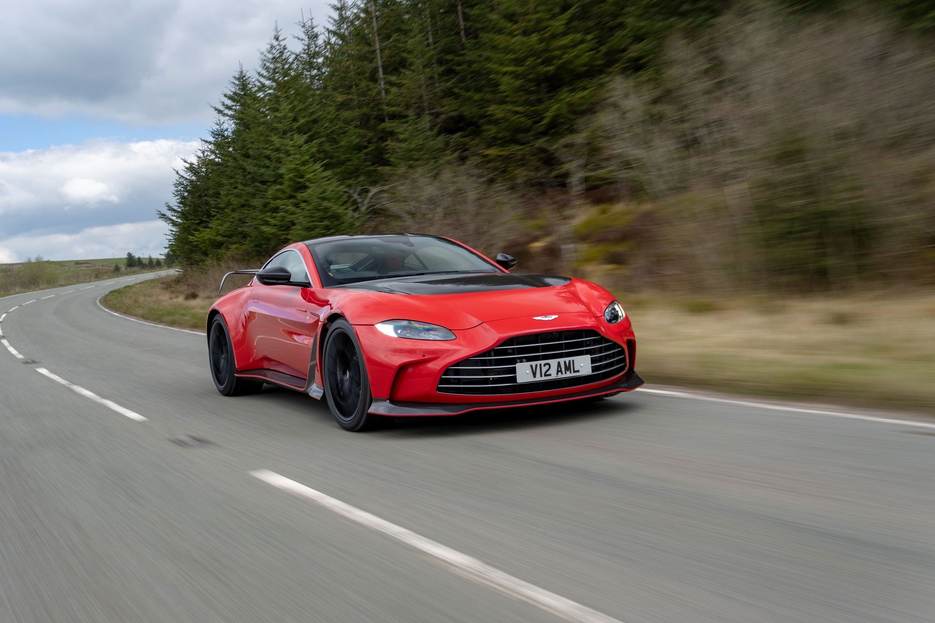 2023 Aston Martin V12 Vantage Front Three-Quarter Wallpapers (2)