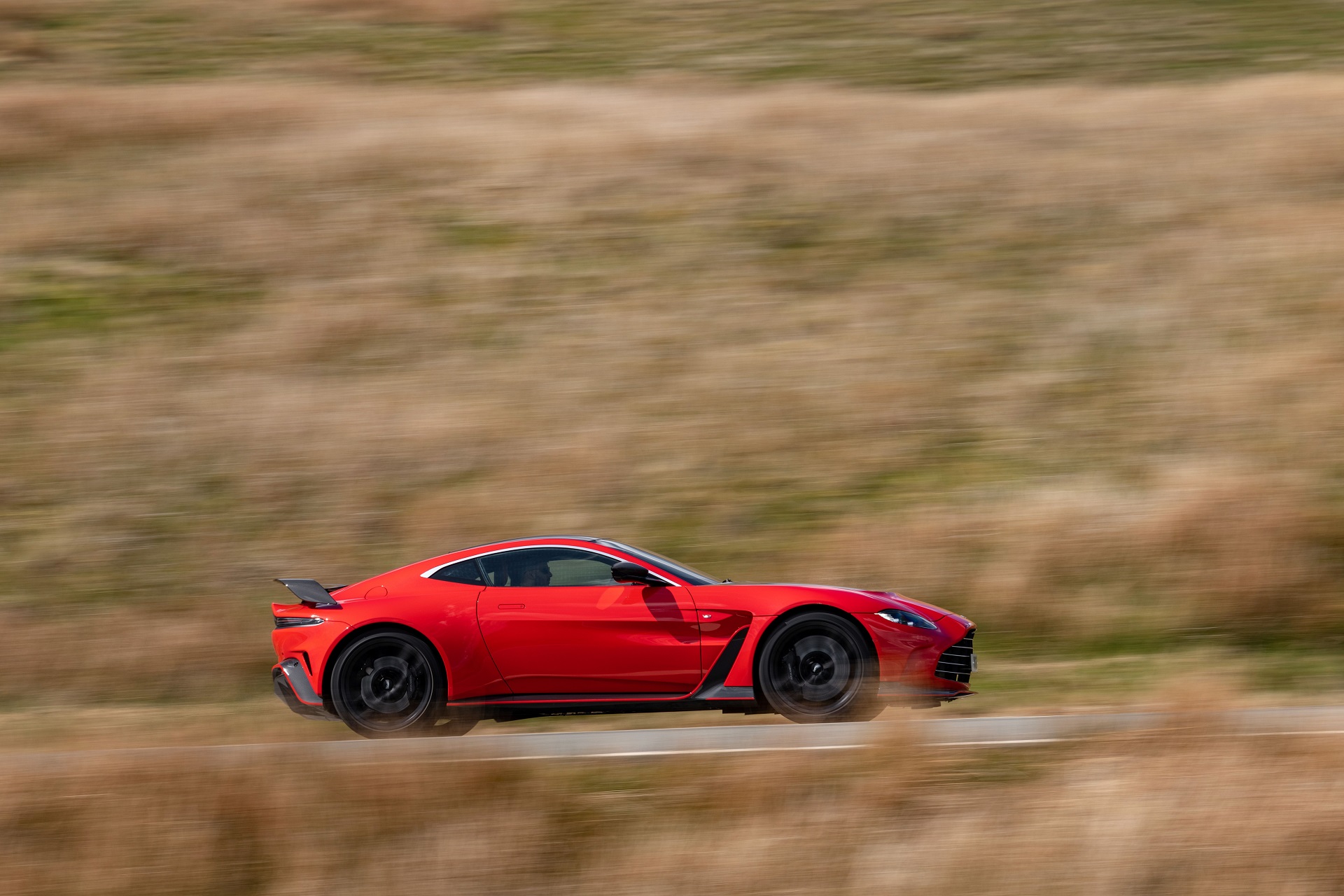 2023 Aston Martin V12 Vantage Side Wallpapers #7 of 51