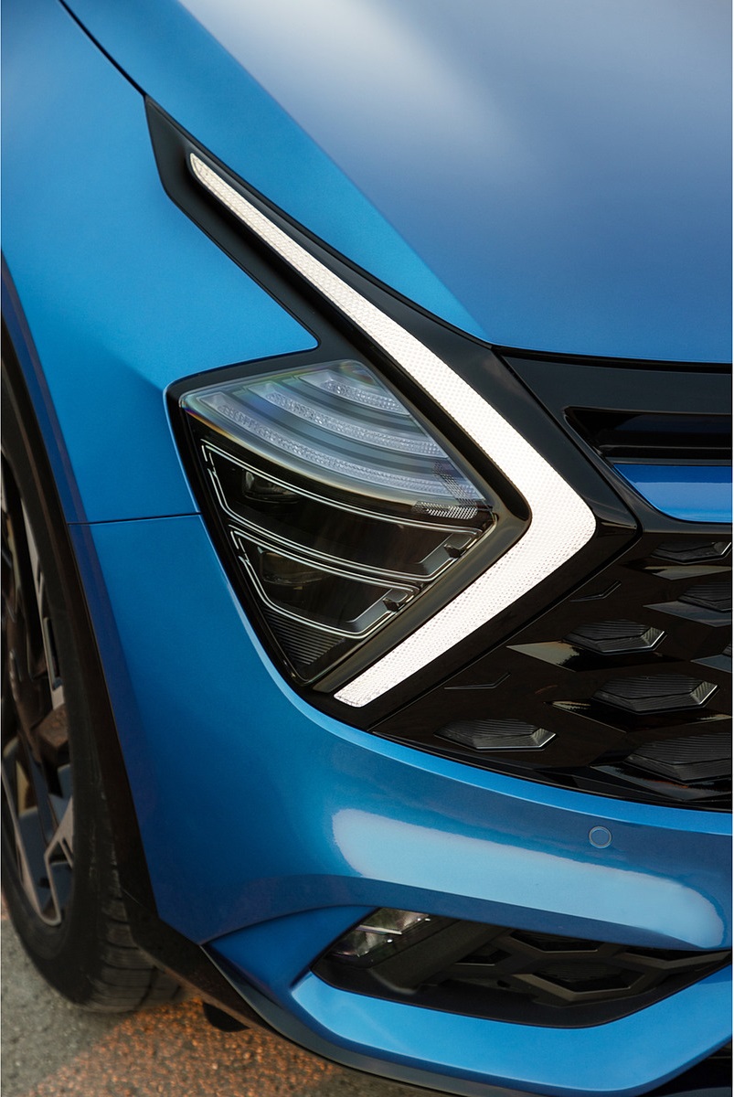 2023 Kia Sportage (Color: Blue Flame; Euro-Spec) Headlight Wallpapers #73 of 106