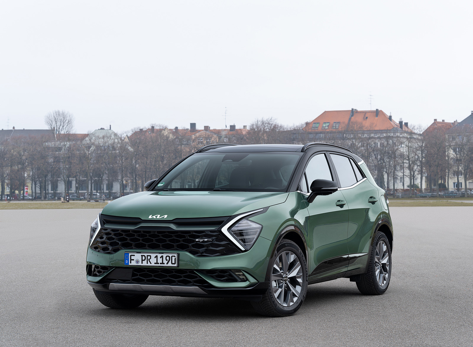 2023 Kia Sportage (Color: Experience Green; Euro-Spec) Front Three-Quarter Wallpapers #44 of 106
