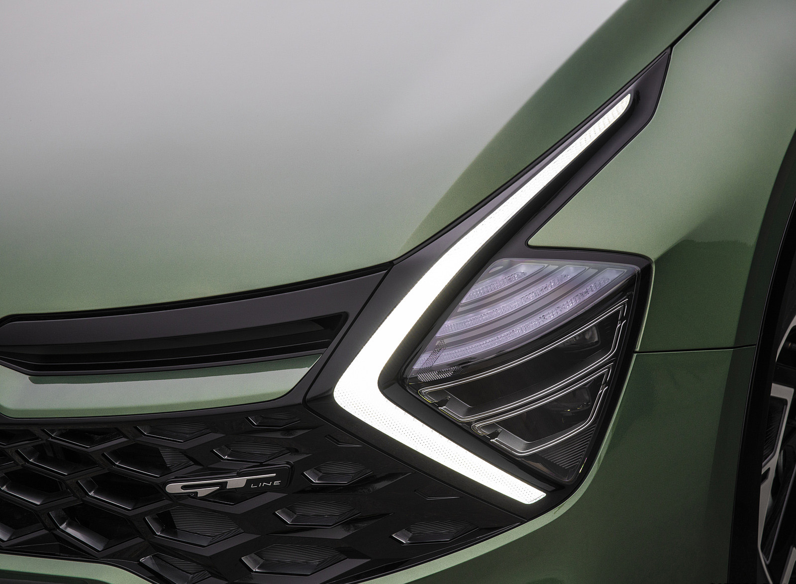 2023 Kia Sportage (Color: Experience Green; Euro-Spec) Headlight Wallpapers #58 of 106