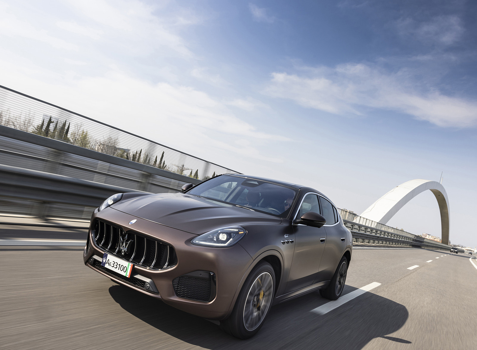 2023 Maserati Grecale GT (Color: Bronzo Opaco) Front Three-Quarter Wallpapers (2)