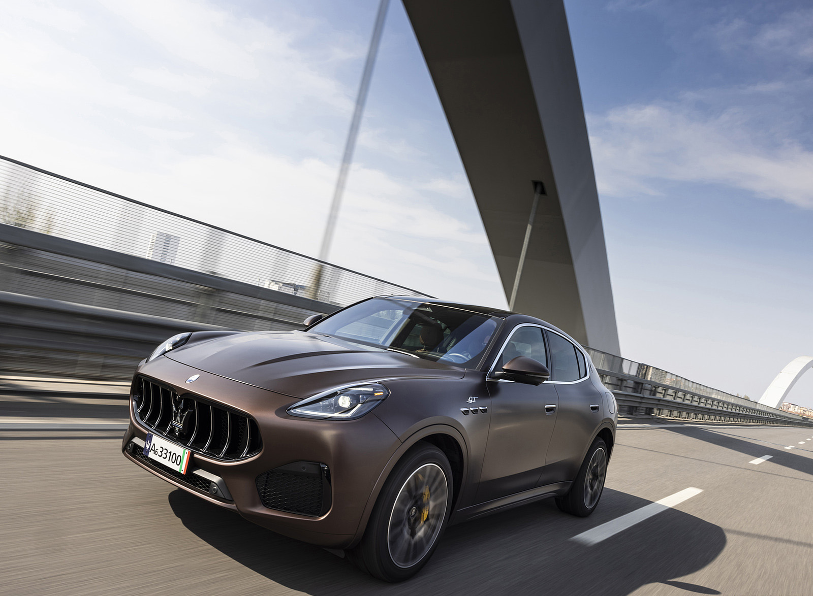 2023 Maserati Grecale GT (Color: Bronzo Opaco) Front Three-Quarter Wallpapers (3)