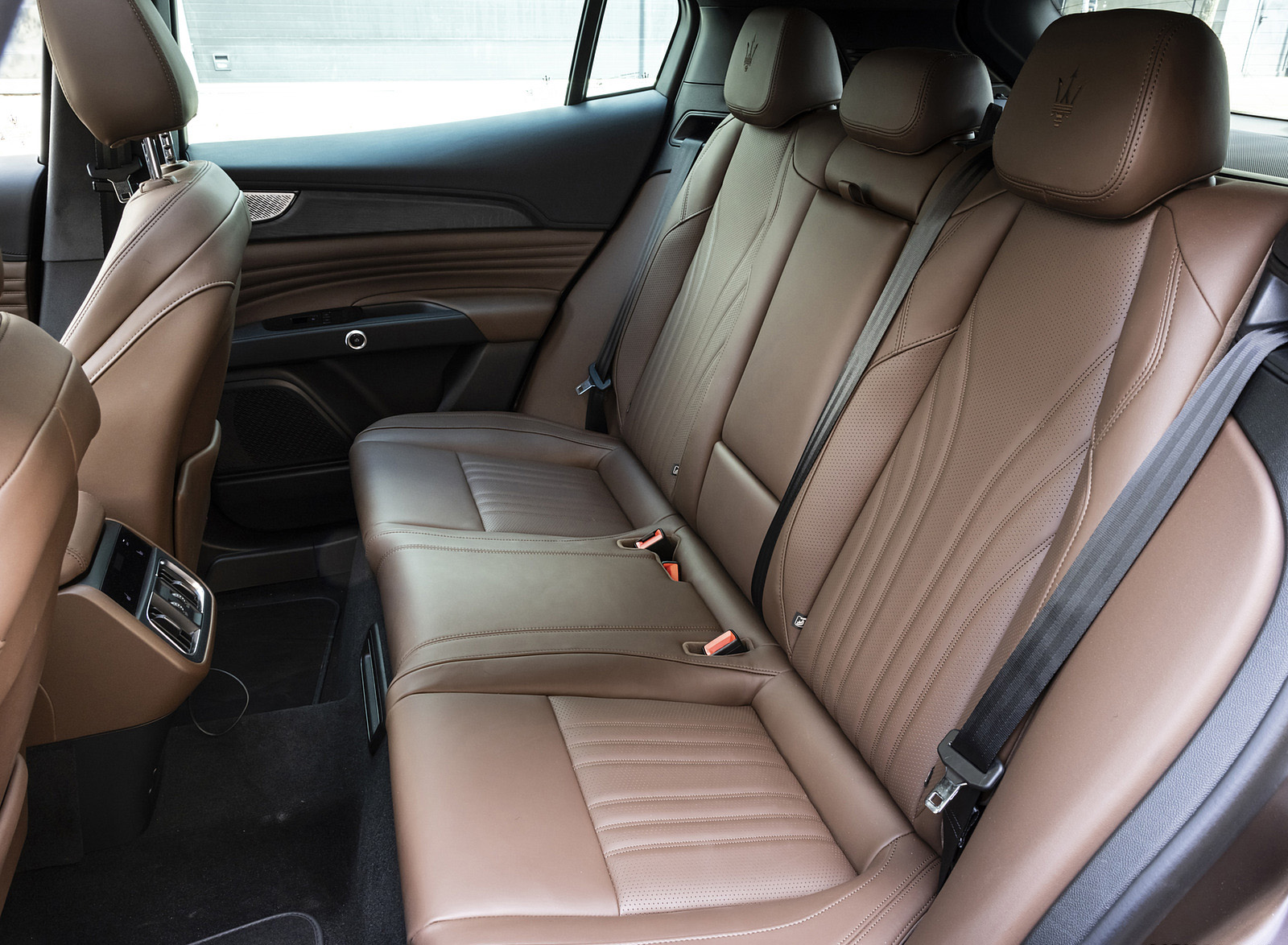 2023 Maserati Grecale GT (Color: Bronzo Opaco) Interior Rear Seats Wallpapers #46 of 58
