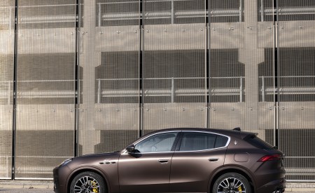 2023 Maserati Grecale GT (Color: Bronzo Opaco) Side Wallpapers 450x275 (25)