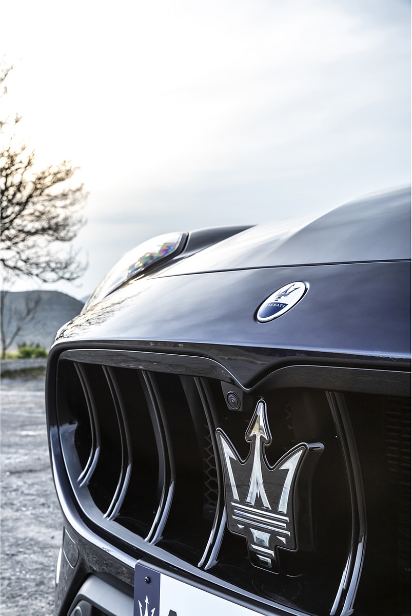 2023 Maserati Grecale Modena (Color: Blu Nobile) Grille Wallpapers #17 of 106