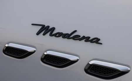 2023 Maserati Grecale Modena (Color: Grigio Cangiante) Detail Wallpapers 450x275 (73)