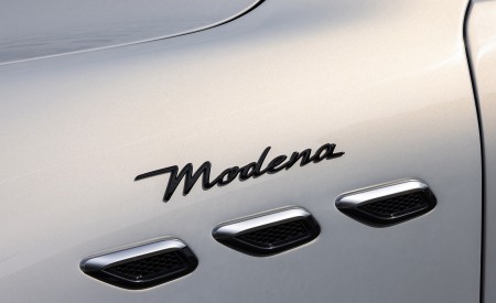 2023 Maserati Grecale Modena (Color: Grigio Cangiante) Detail Wallpapers 450x275 (74)