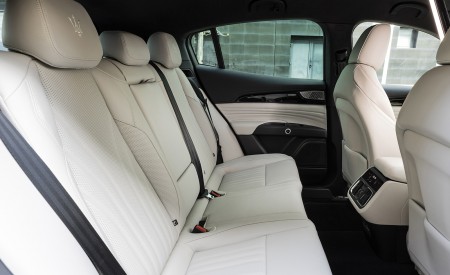 2023 Maserati Grecale Modena (Color: Grigio Cangiante) Interior Rear Seats Wallpapers 450x275 (87)