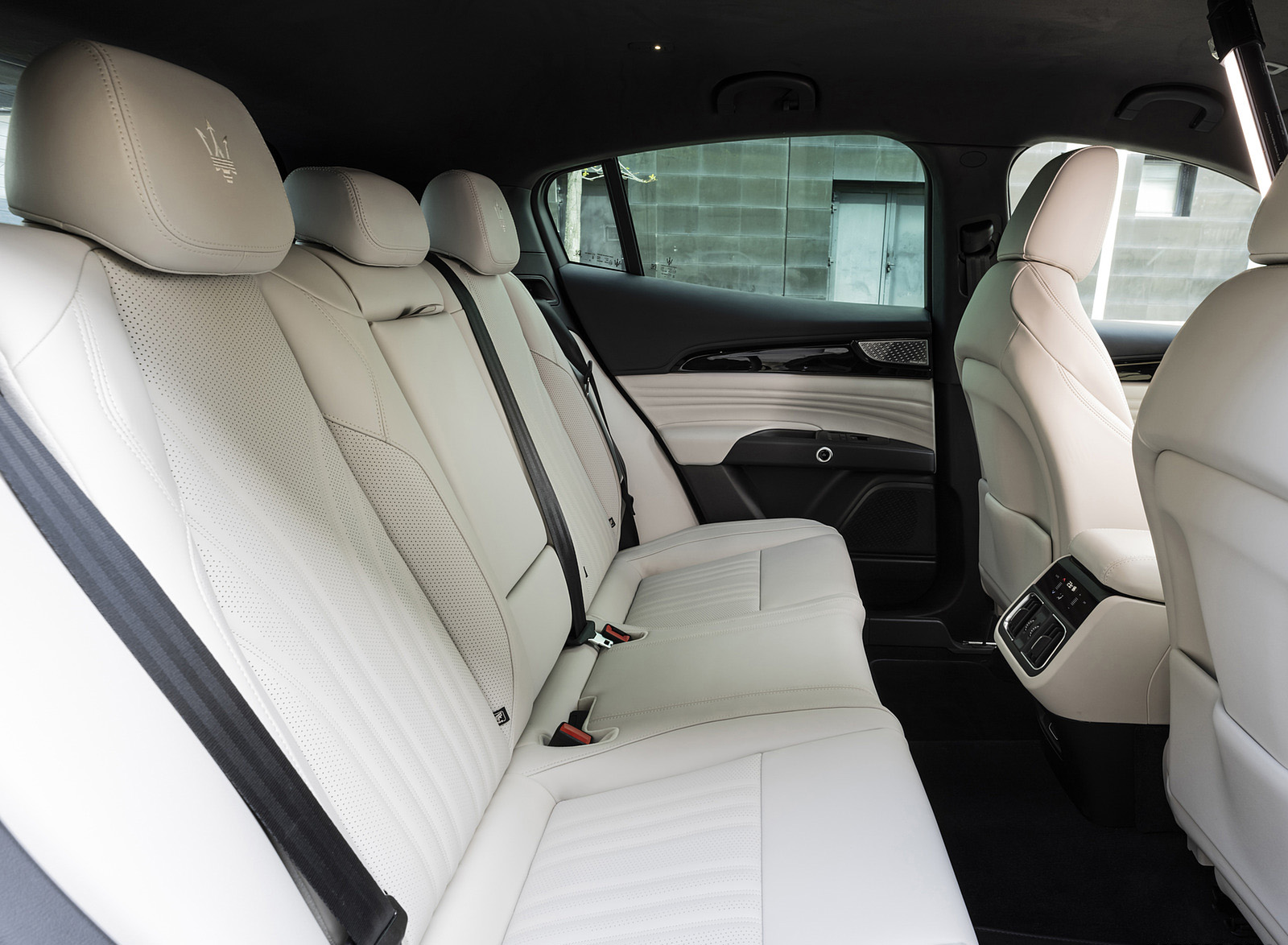 2023 Maserati Grecale Modena (Color: Grigio Cangiante) Interior Rear Seats Wallpapers #87 of 106